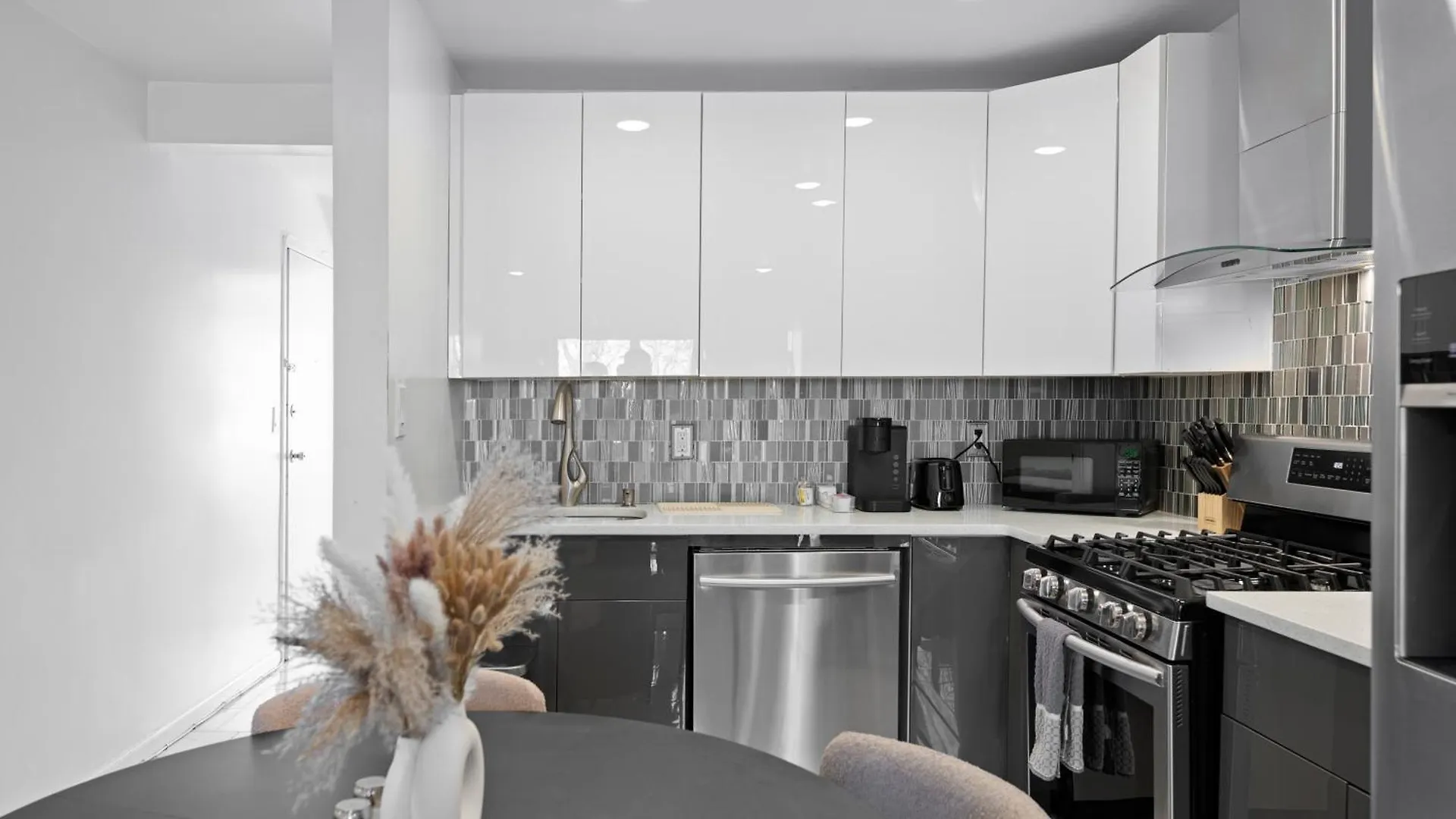 Deluxe 2Br Condo - Free Parking - 25 Min To Nyc - Sleeps 6 North Bergen United States