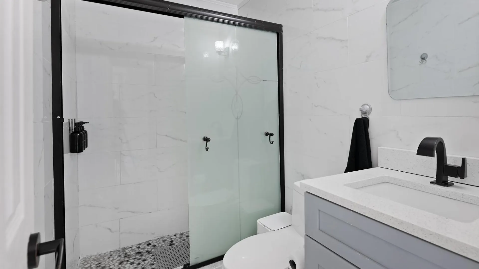 Deluxe 2Br Condo - Free Parking - 25 Min To Nyc - Sleeps 6 North Bergen